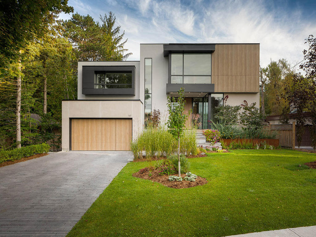 Front porch landscaping featuring Driveway Paving/Interlocking