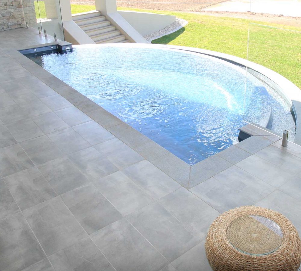 Horizon Fiberglass Pool with water features and coping by M.E. contracting