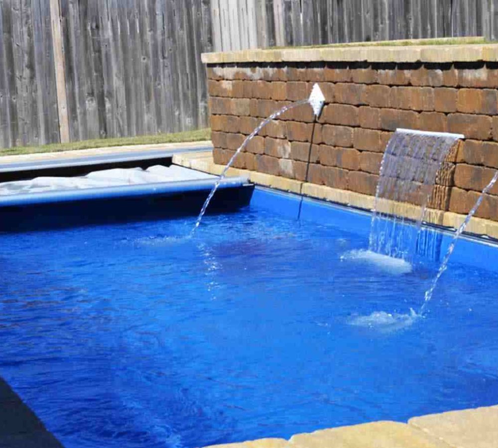 Palladium Plunge Fiberglass pool by Toronto Pool Builders