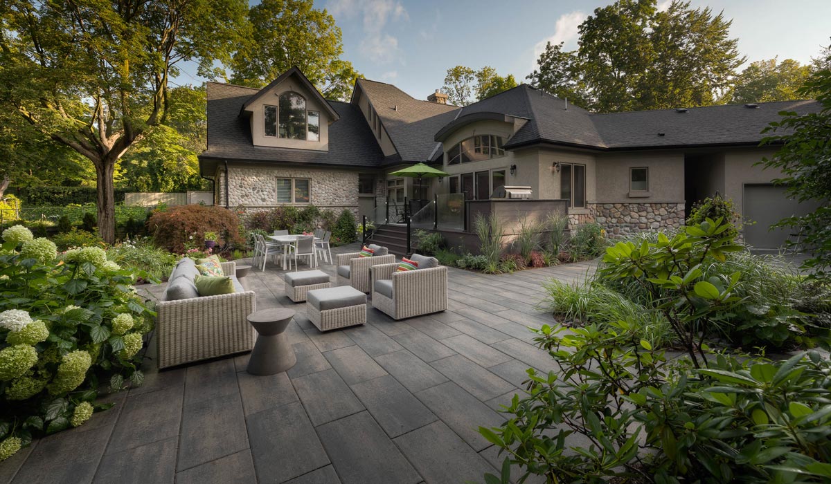 Toronto Interlocking Design and Construction and Driveway Paving by M.E