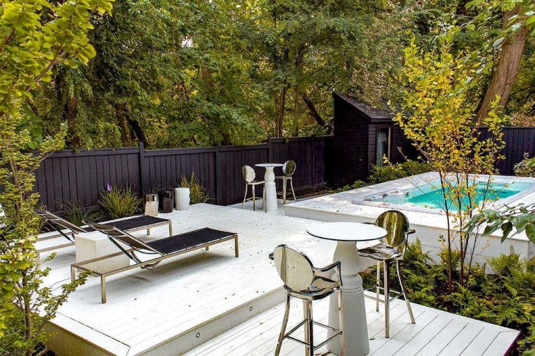 composite deck constructed by M.E. contracting in Toronto homes backyard